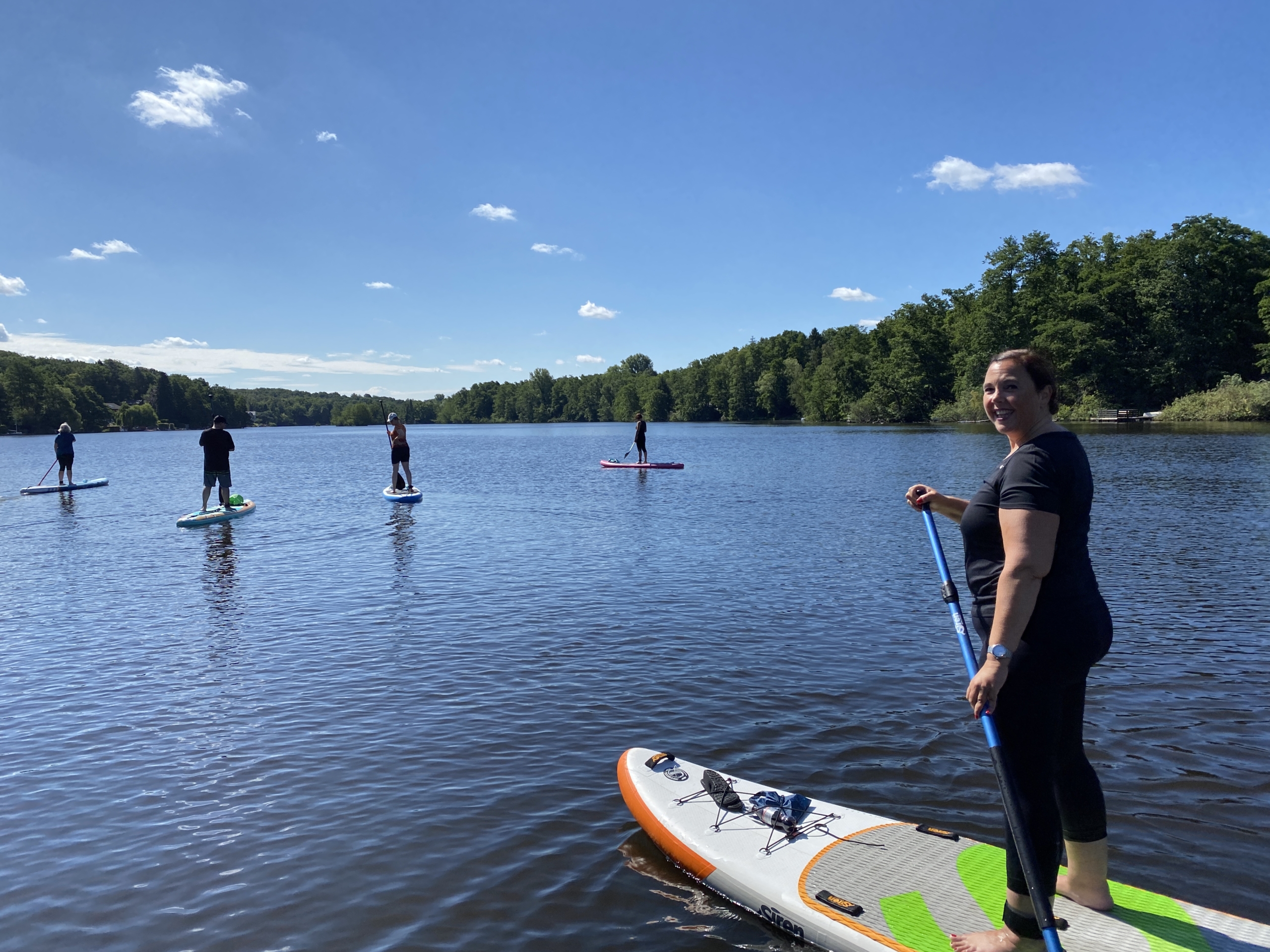 Paddeln macht Spass – Stand Up Paddling am Hariksee