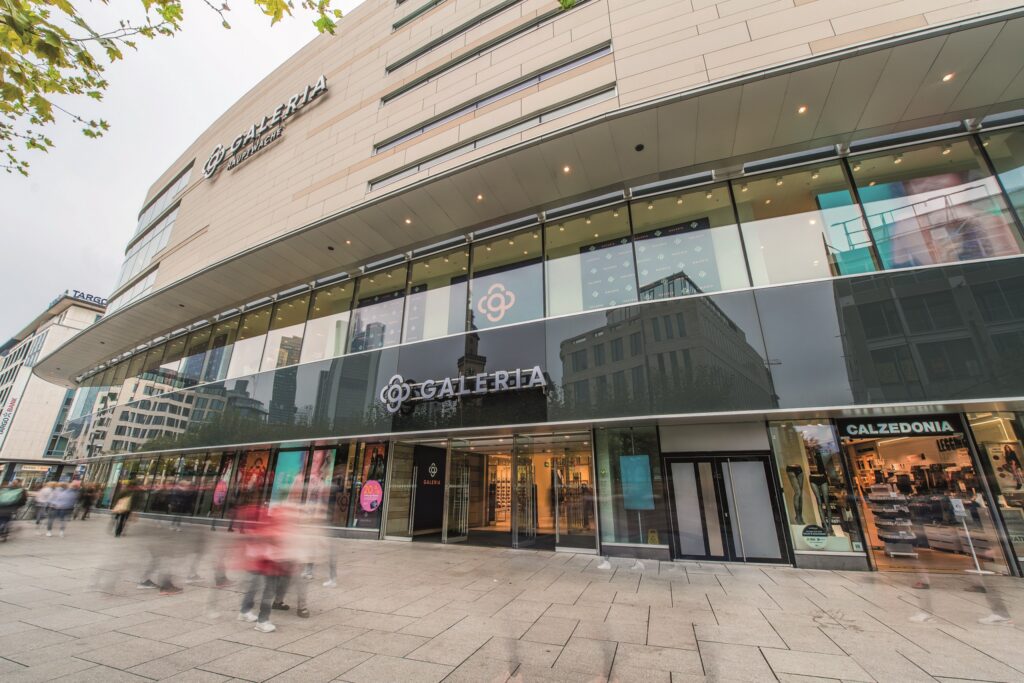 Mit deiner AzubiCard erhältst du 10% Rabatt auf deinen Einkauf in allen GALERIA Filialen.