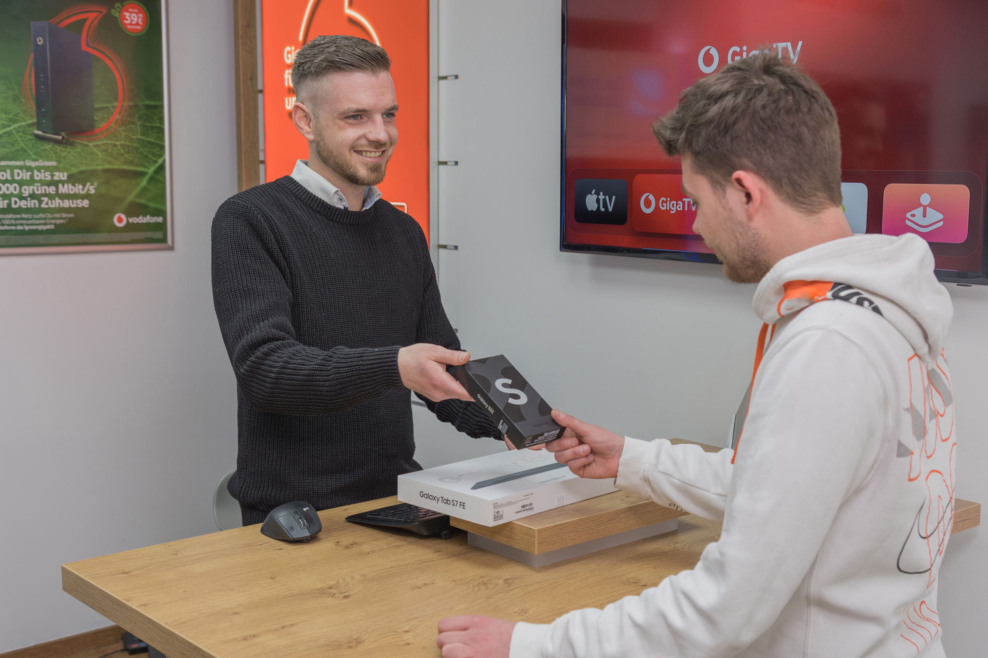 Neues Smartphone im Vertrag mit 1 Jahr Handyschutz gratis AzubiCard